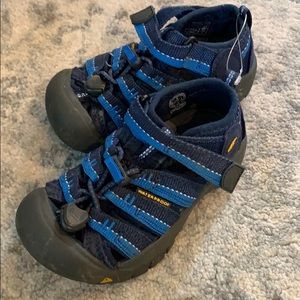 Keen kids closed toe shoes
